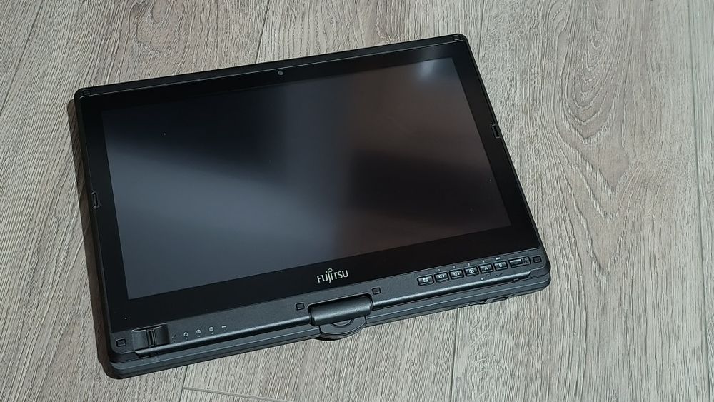 Fujitsu T902 laptop-tableta incomplet