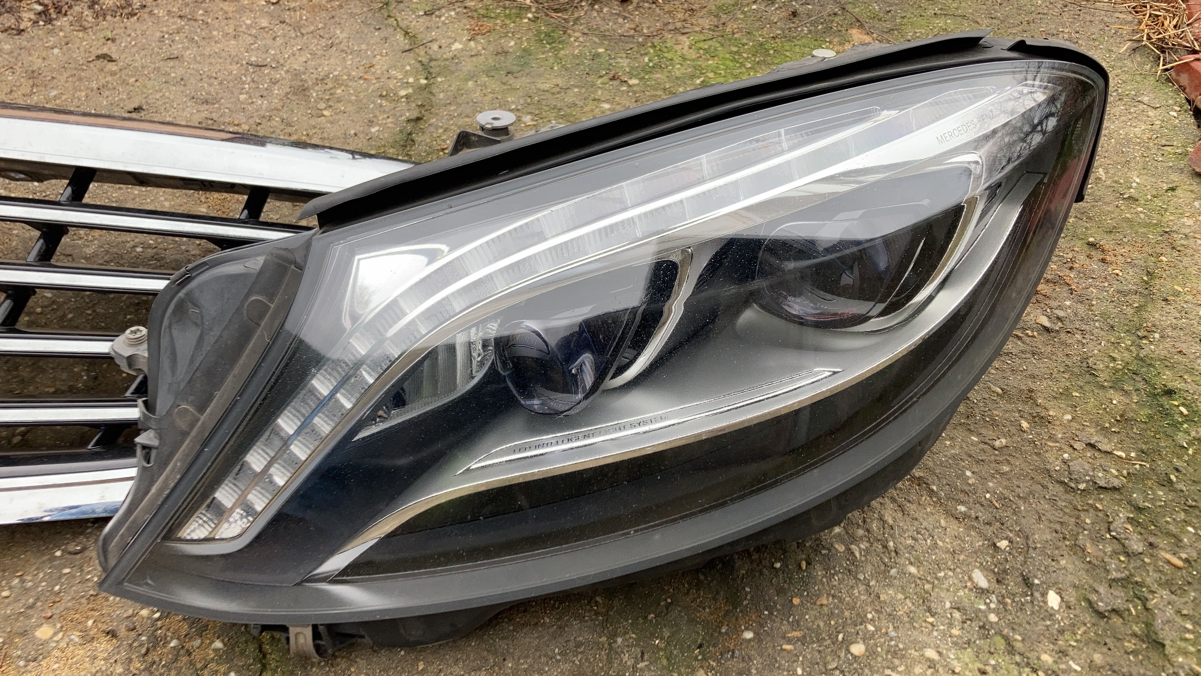 Grila radiatoare bara fata cu camera faruri led Mercedes S-Class W222