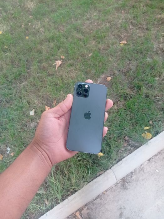 iPhone 12 Pro tiniq holatda