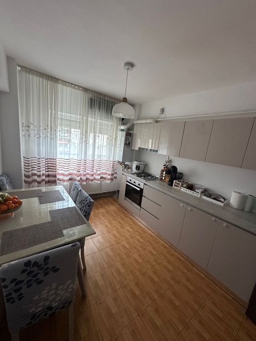 Vans apartament 2 camere decomandat