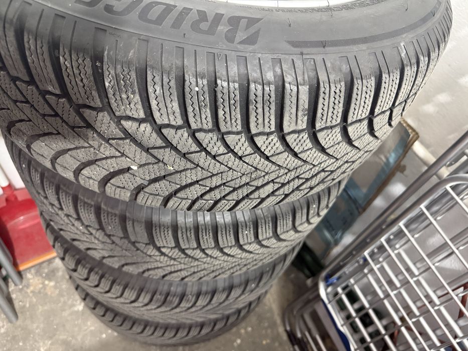 Jante BMW 17” 5x120 + anvelope de iarna Bridgestone 225/55/17 DOT 4521