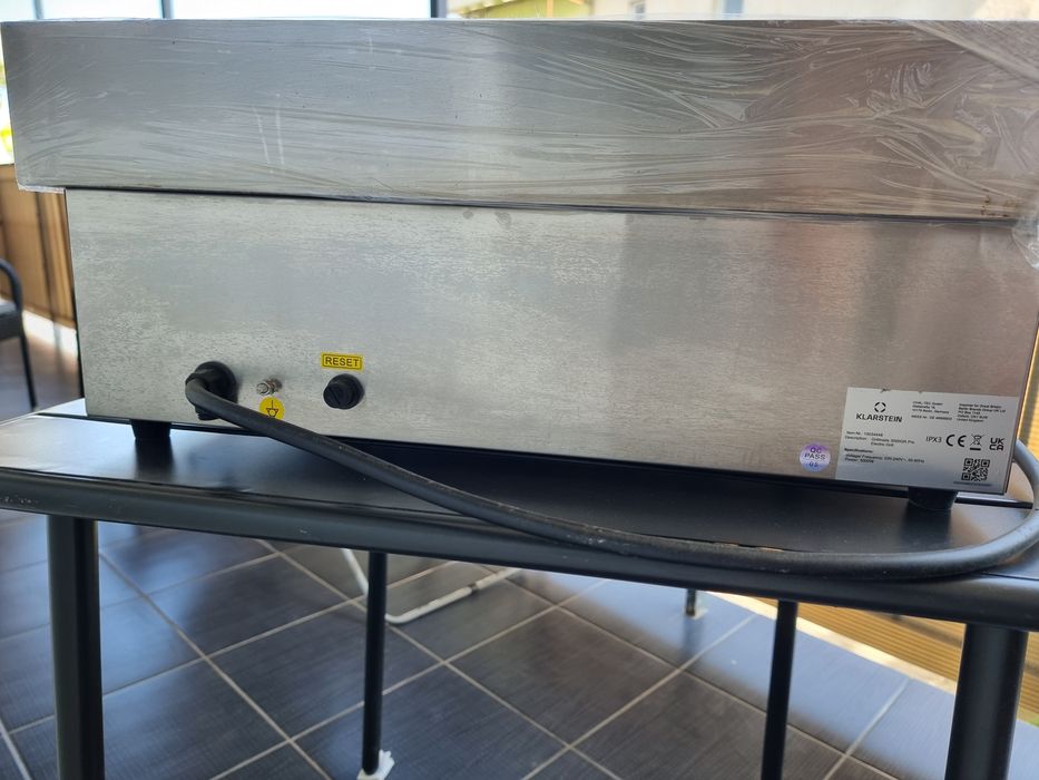 Gratar electric din fonta si otel inoxidabil + masa metalica