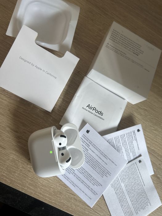 AirPods 4 Noi/Sigilate