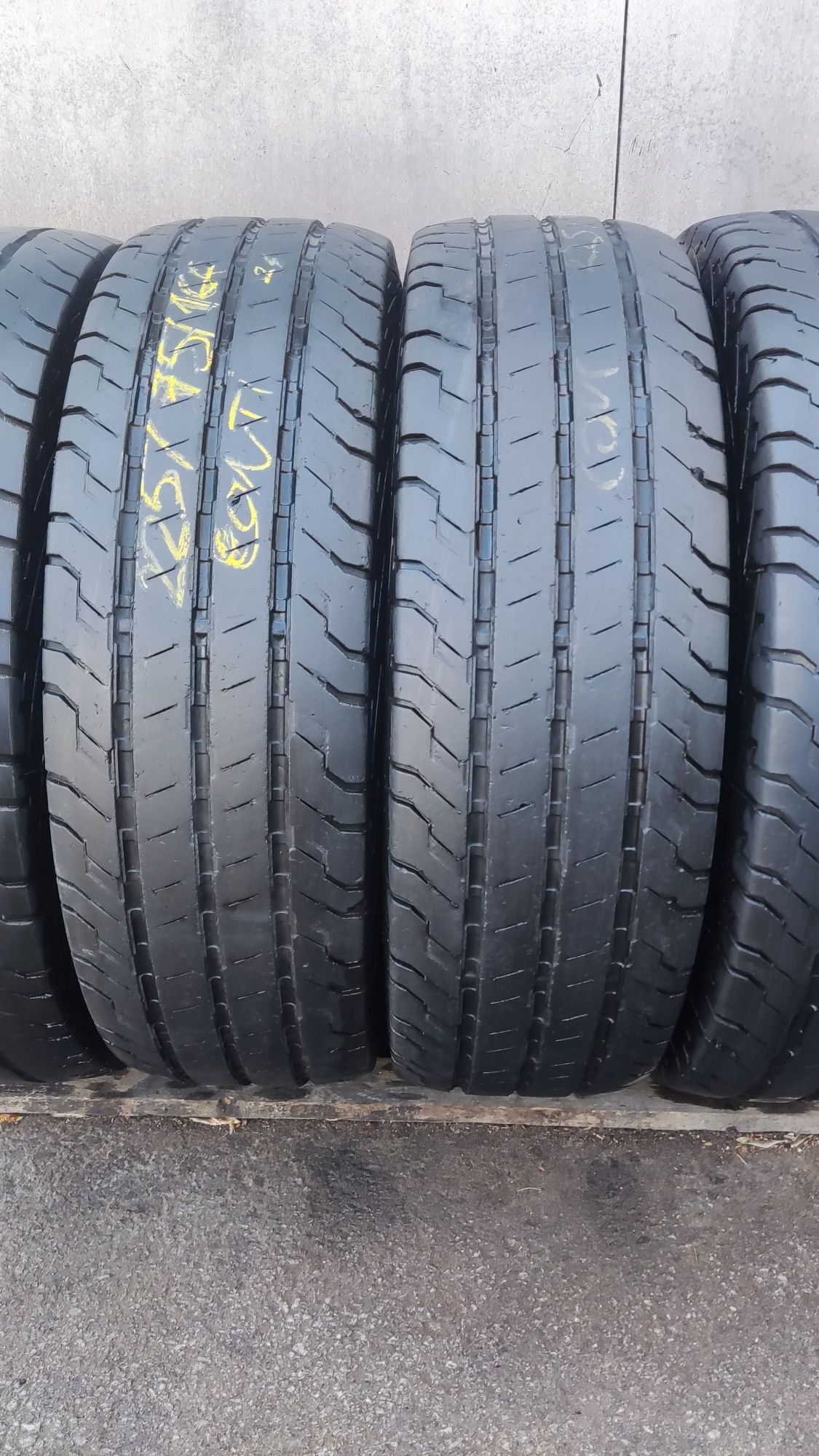 4бр. летни бусови гуми 225/75/16C , Continental Van Contact 100 
dot 1