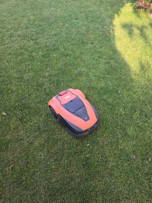 Robot gazon/iarba IHunt RoboMower Pro App 2500 m2