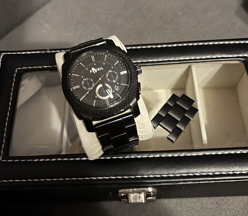 Часовник Tommy Hilfiger и Fossil FS4552IE (двата общо 320лв.)