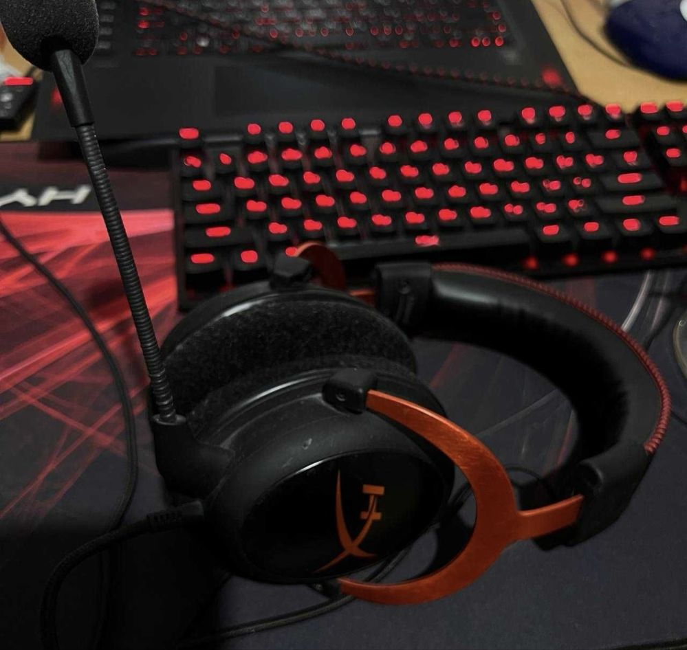 продаю игровой наушник HYPERX CLOUD 2