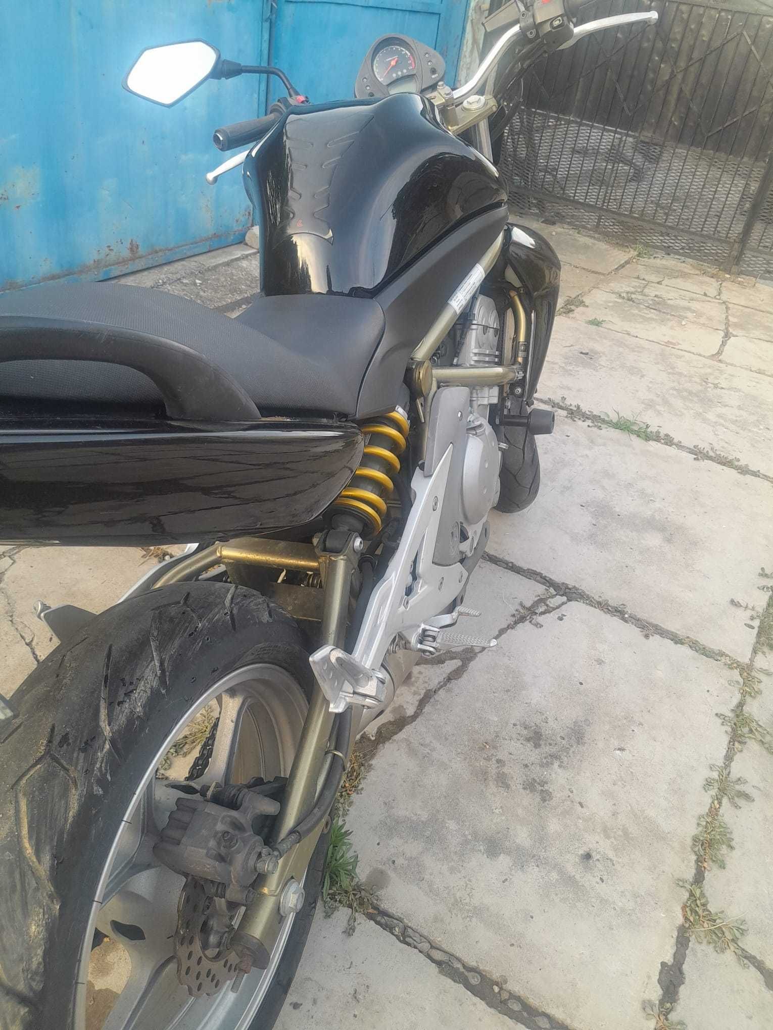 Vând Kawasaki ER6-N limitat legal A2