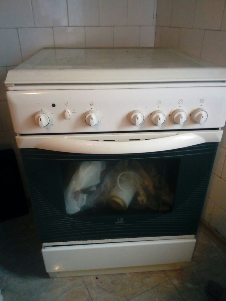 Газова печка Indesit с четири котлона