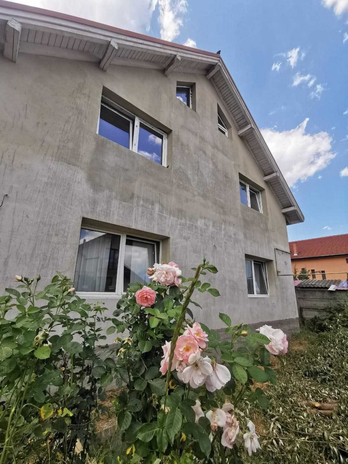 Vând casă în Hațeg