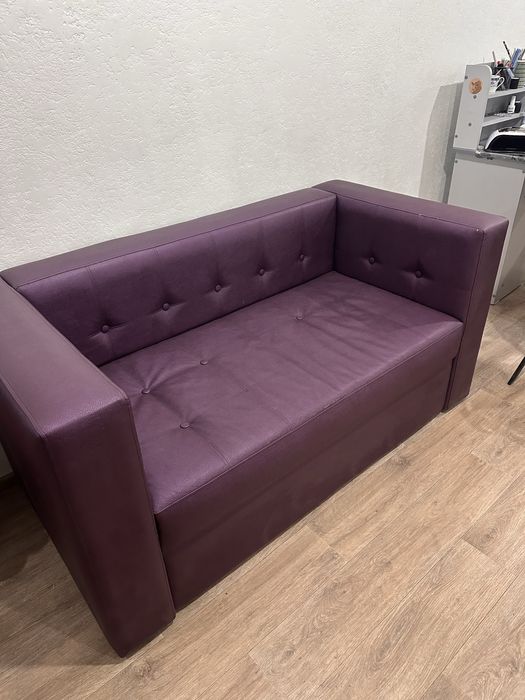 Диван кожаный 30000