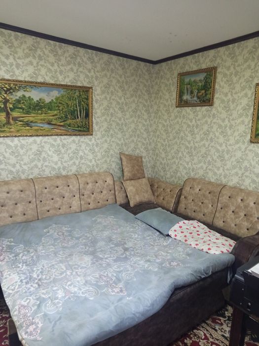 9 etajkadan Uy egasi bilan xona beriladi faqat ayol va qizlar uchun