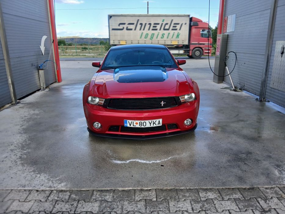 Vând Ford Mustang