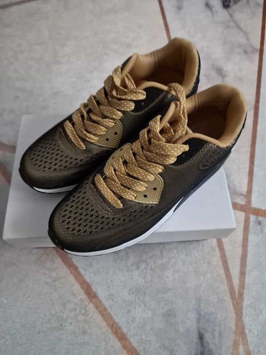 Vand adidași  sport