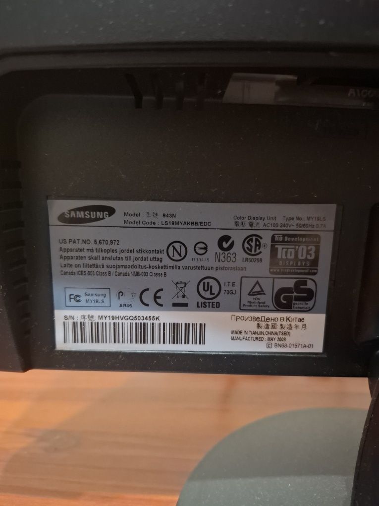 Монитор Samsung SyncMaster 943N