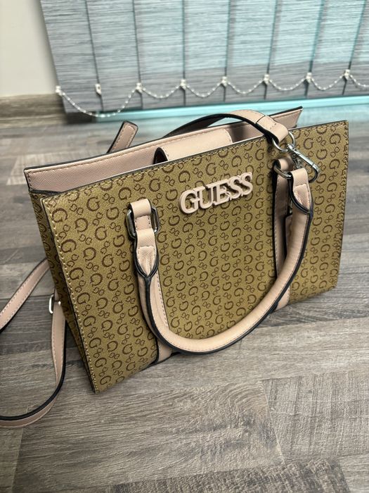 Дамска чанта Guess