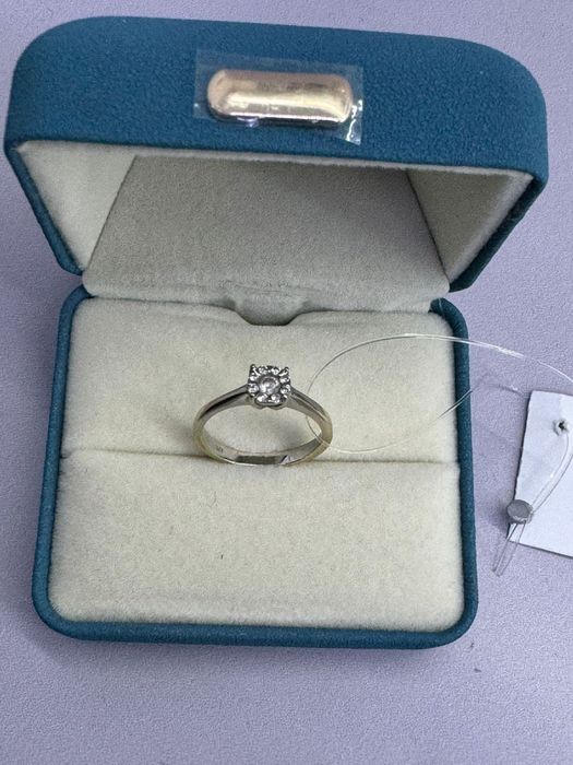 Золотое кольцо с бриллиантом МА18337