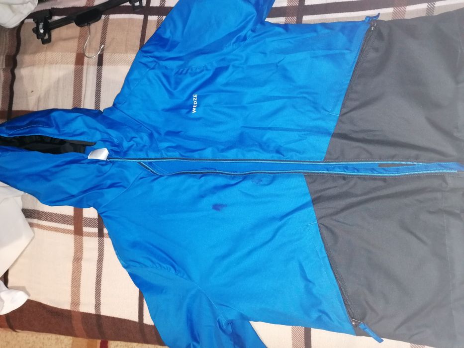 Vând geaca H&M și  Wedze  pt băieți