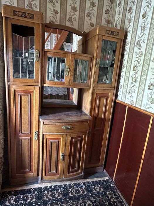 Продам Антикварный буфет