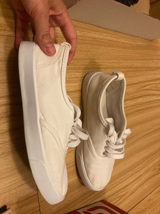 Tenisi albi, marimea 36