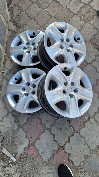 Jante structurate cu capace