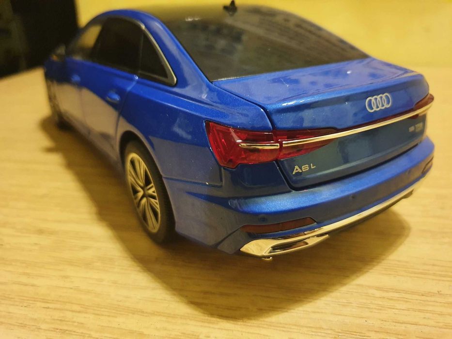 Macheta NOUA scara 1:18 Rolls Royce si Audi A6.