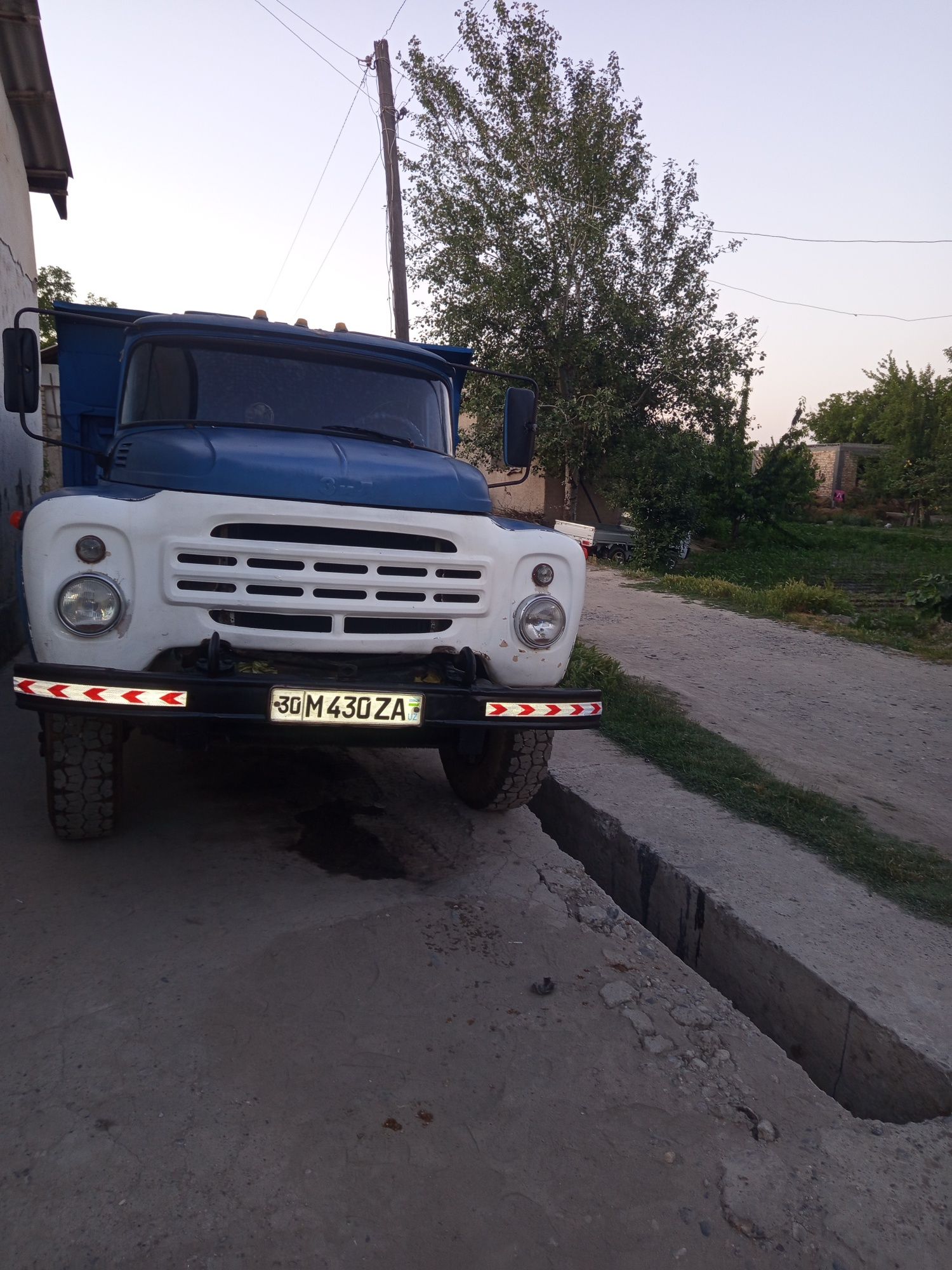 Zil 130 sotiladi