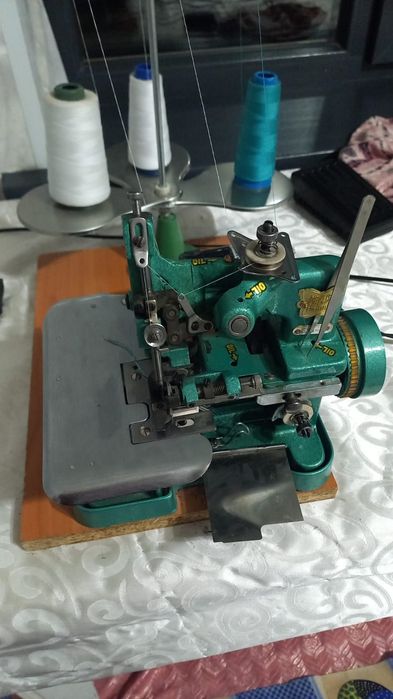 Оверлок  для сшивания деталей, и создания декоративных швов