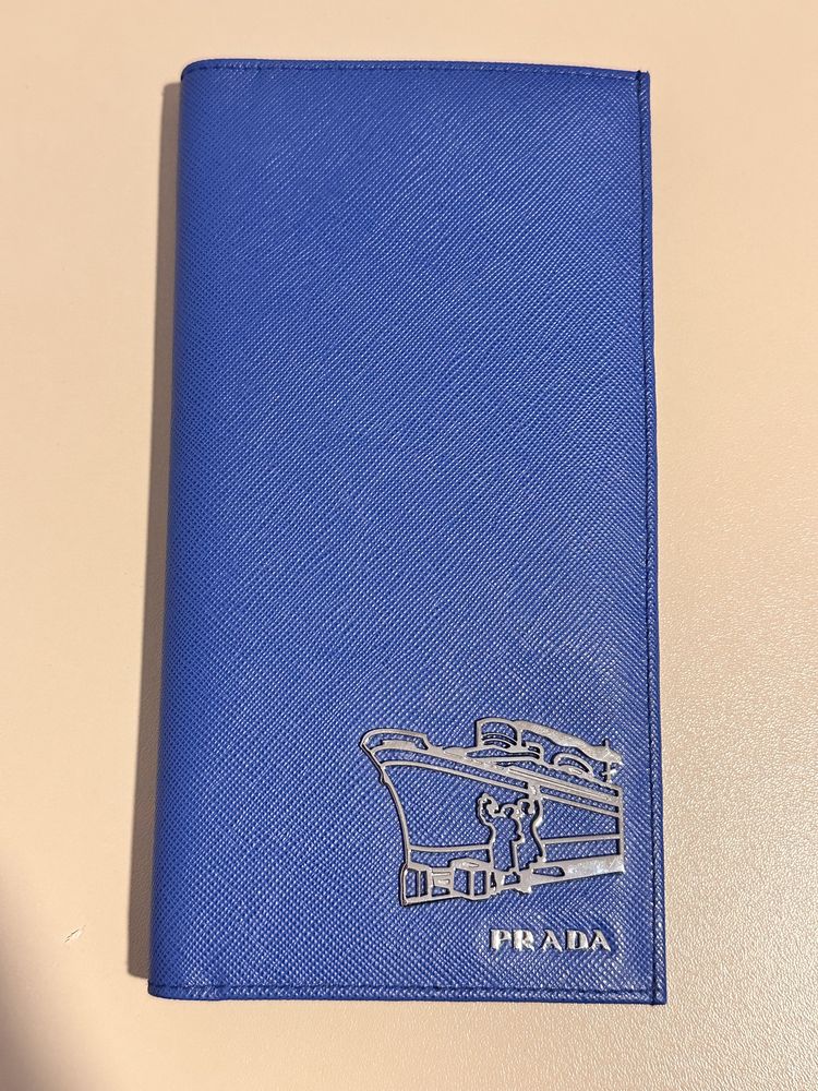 Prada NOU -Saffiano wallet de la 3000 RON la 1300 RON