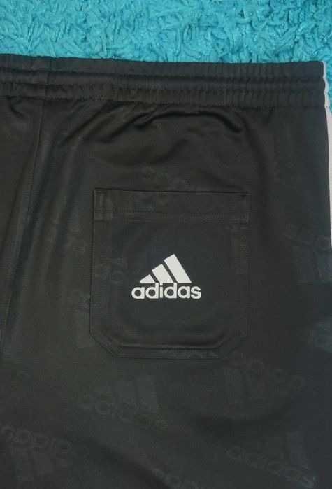 Pantaloni scurti Adidas
