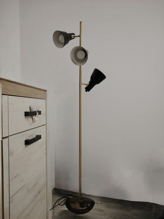 Lampadar modern cu 3 spoturi reglabile