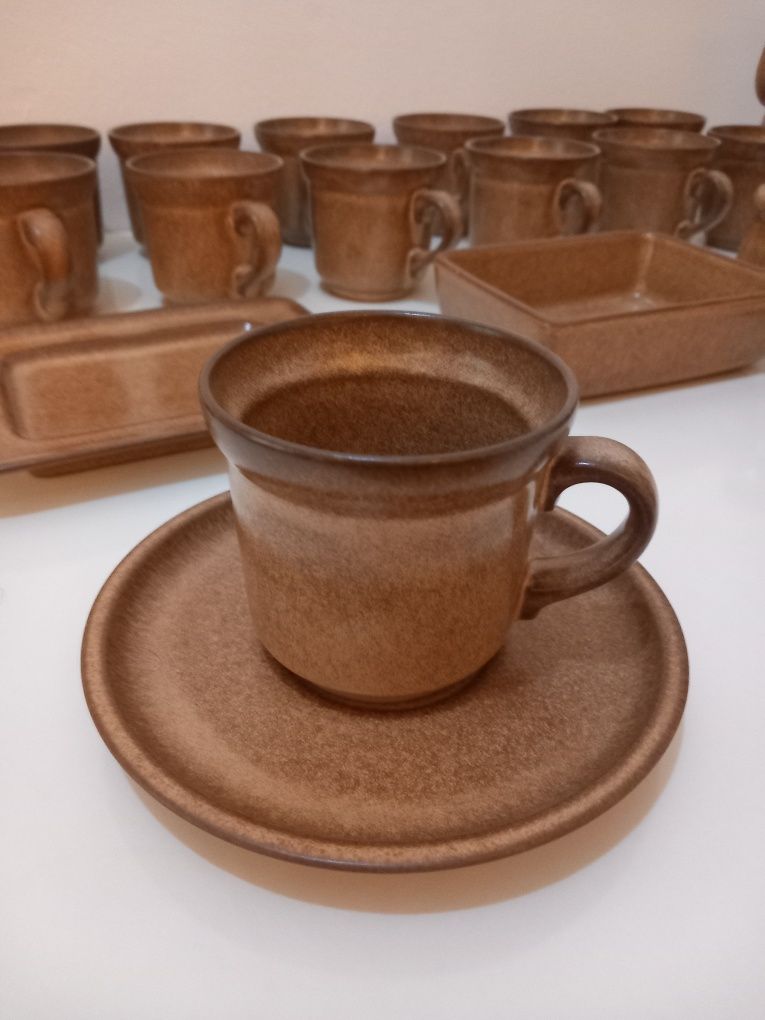 Seturi cești de cafea farfurioare farfuri și pahare