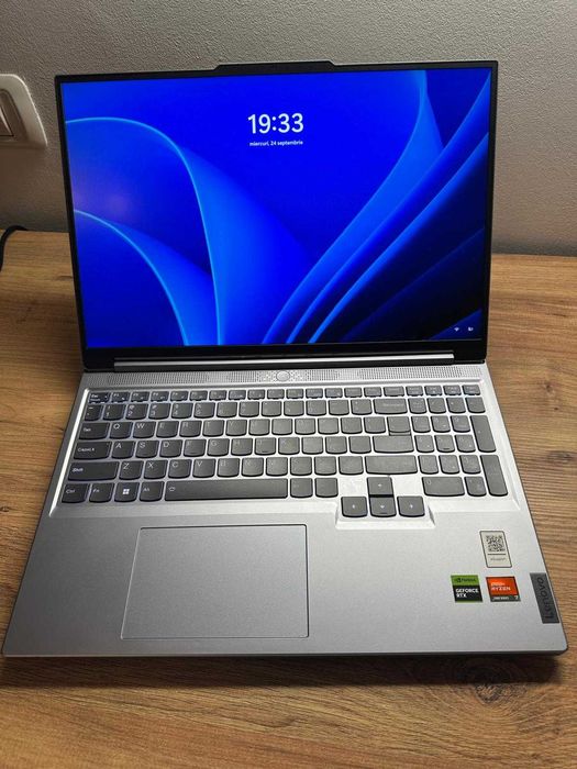 Laptop Gaming Lenovo Legion Slim 5 16APH8 AMD Ryzen 7 7840HS, 16'',