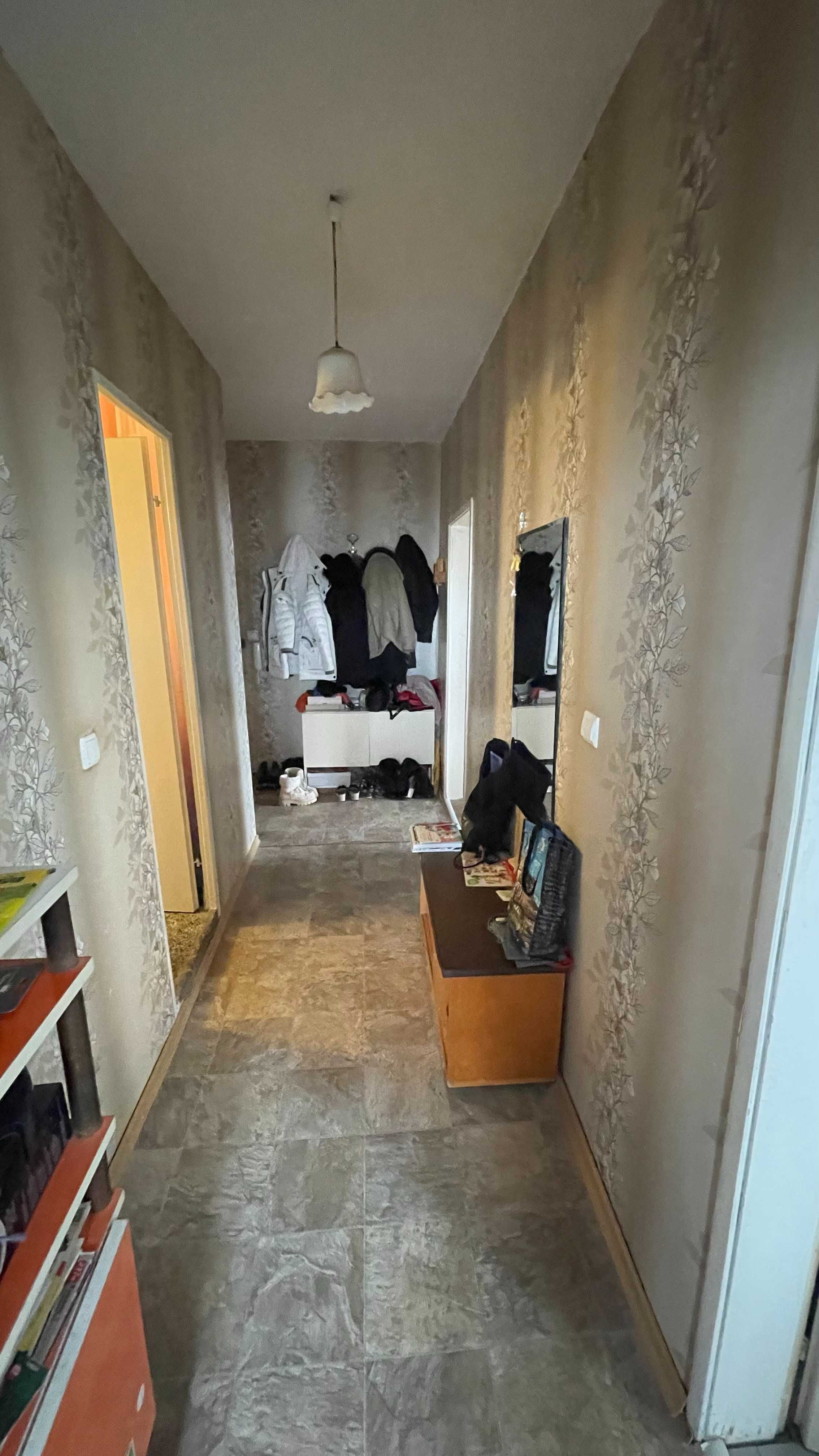Тристаен имот в Банишора