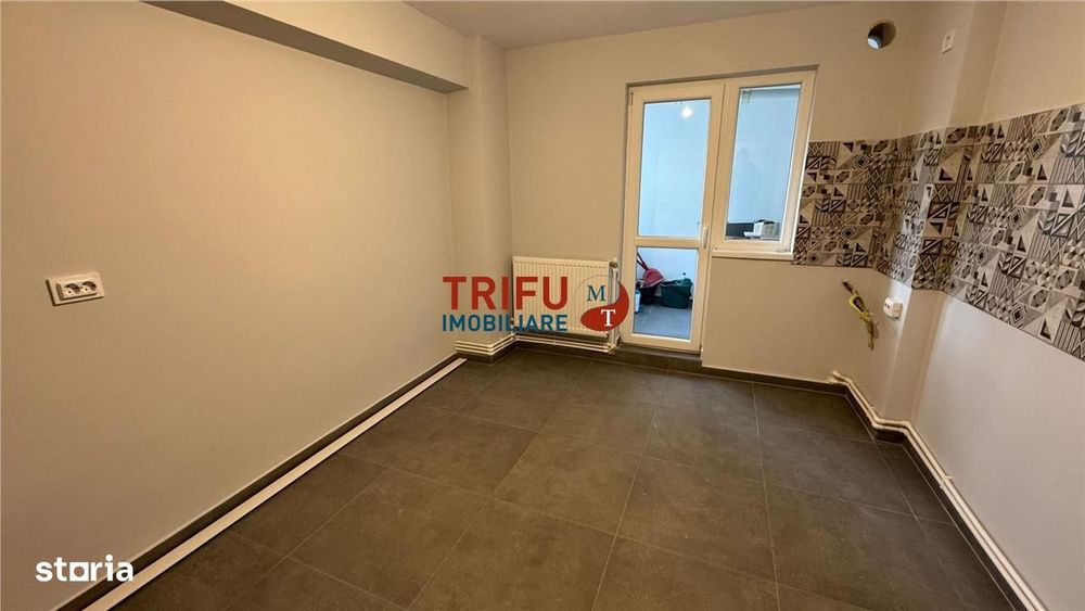 Apartament Spatios cu 3 Camere de Vânzare în Cetate et 1