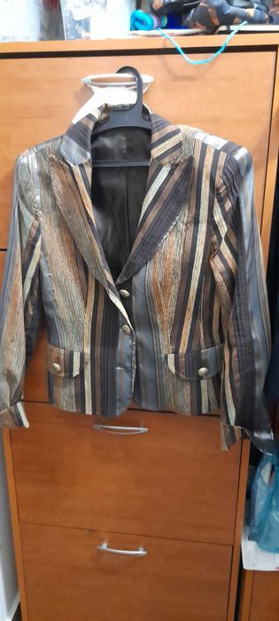 Vand sacouri si geaca unicat, de dama, noi