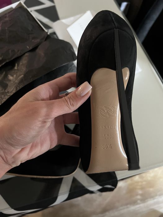 Обувки Casadei      .