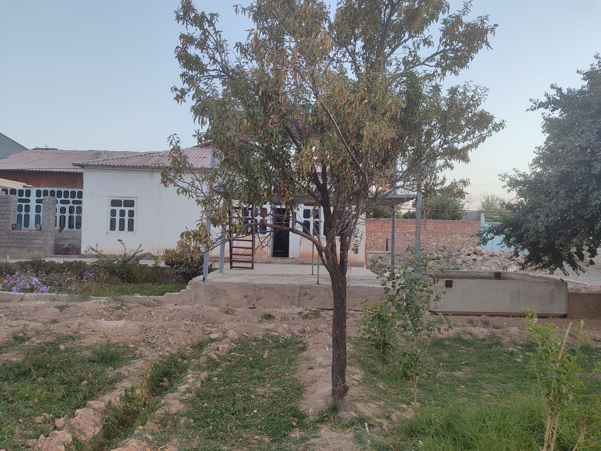 16 sotixli Hovli uy sotiladi