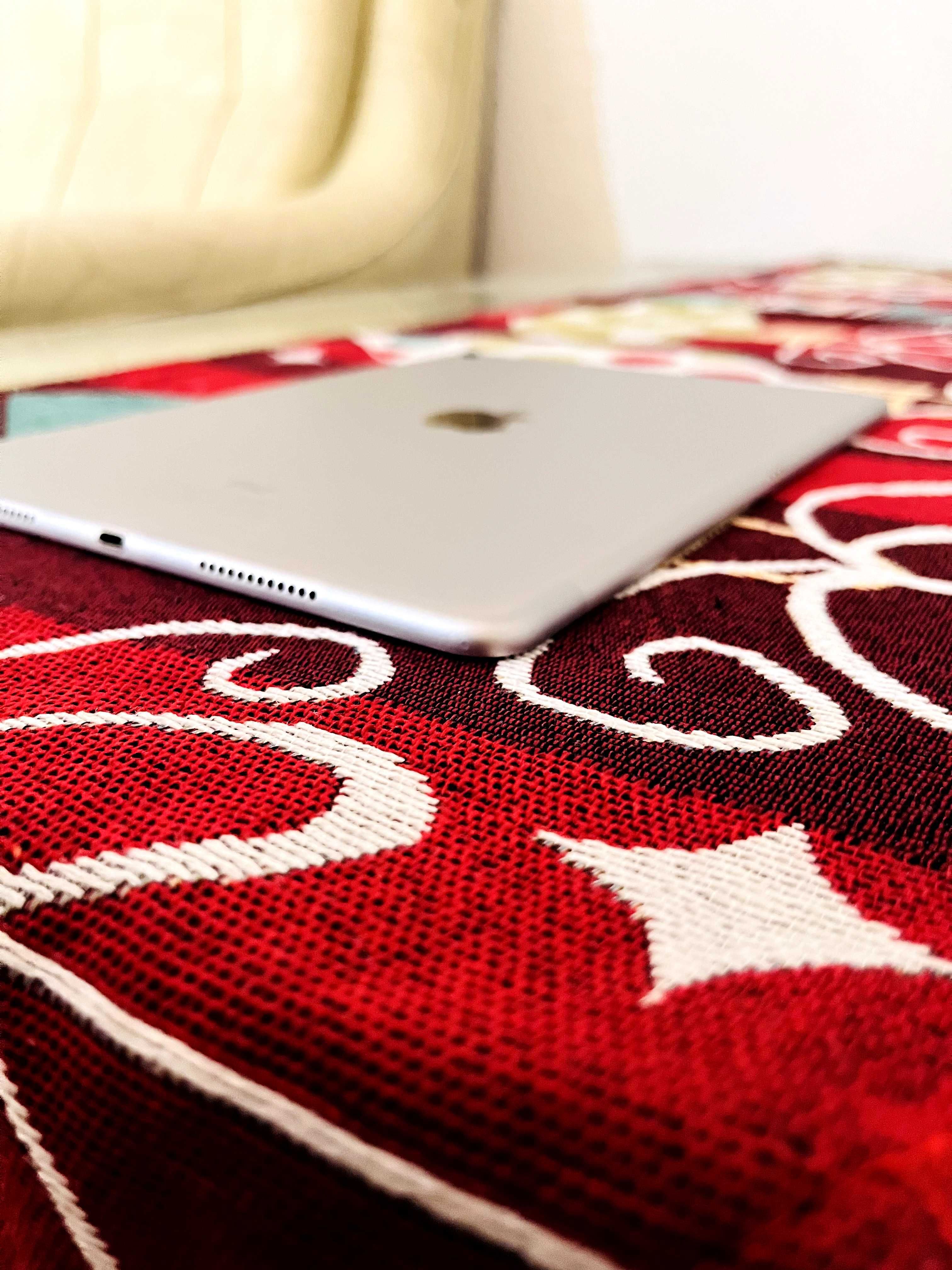 Apple iPad Pro 1st Gen. A1673 mid 2017 9.7' 256GB
