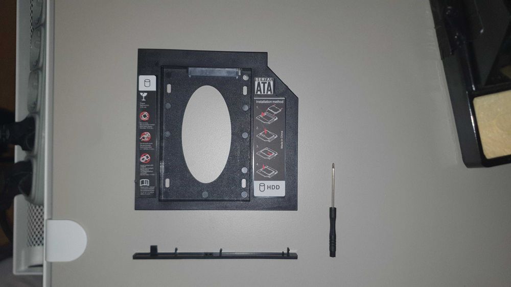 Adaptor HDD Caddy HDD/SSD pentru unitati optice de tipul 9.5 mm