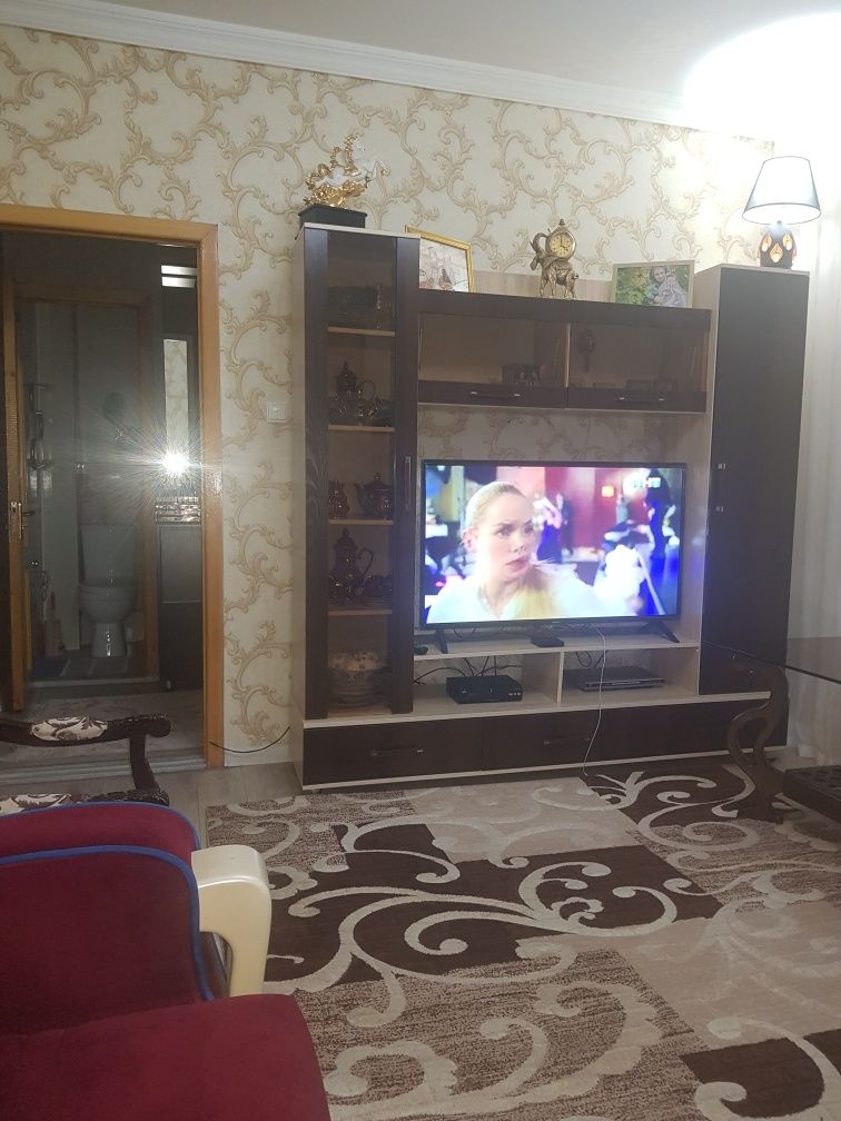 Продаётся квартира 1 комнатная переделаная в 3..есть огород 1 этаж..