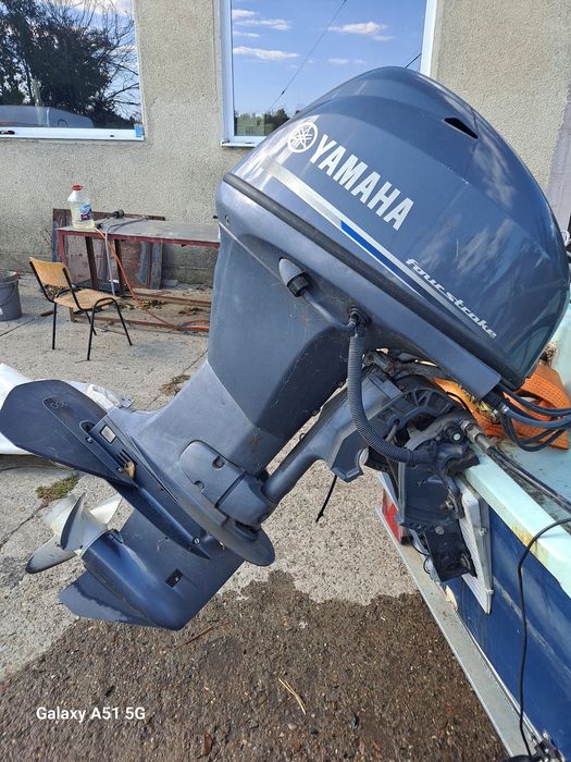 Barca cu motor si peridoc