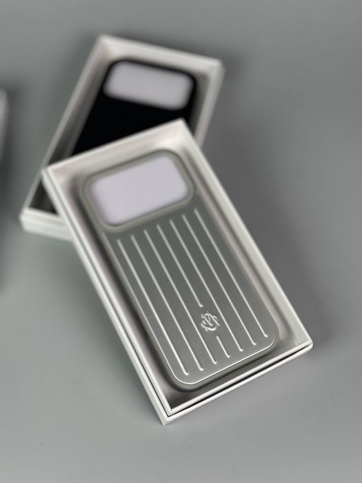 Алюминиевый чехол для iPhone 17 Pro Max Rimowa