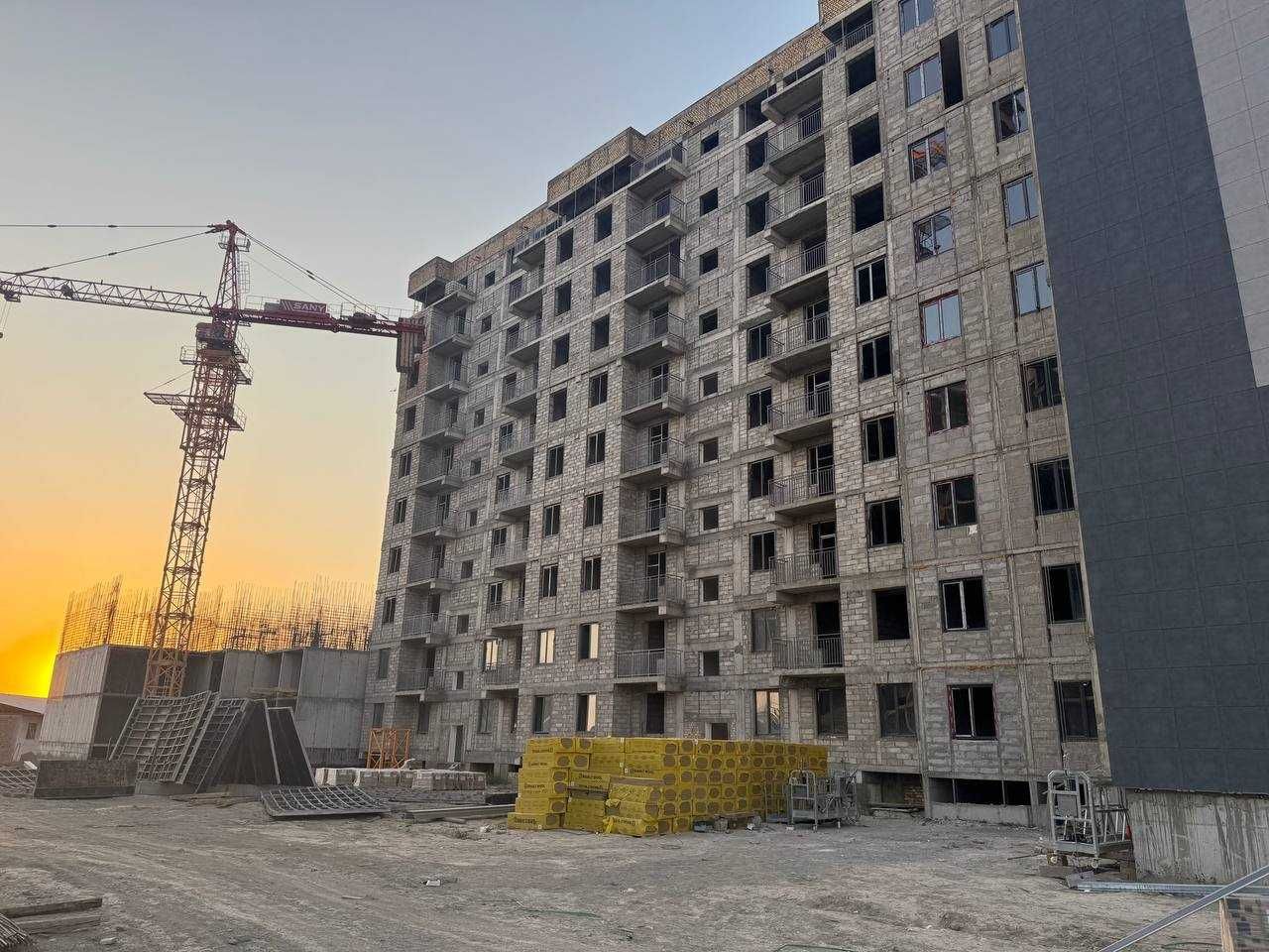 Yangi kvartira sotiladi 2 xonalik 75 kv. metr Pol podvali bilan birga