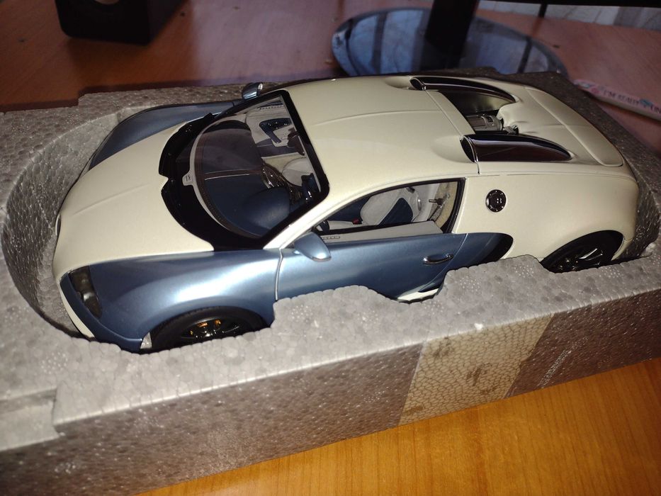 Machetă AUTOart . 1:18 .Bugatti Veyron  ,  Porsche. Produse Noi