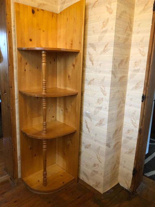 Ъглов рафт от дърво