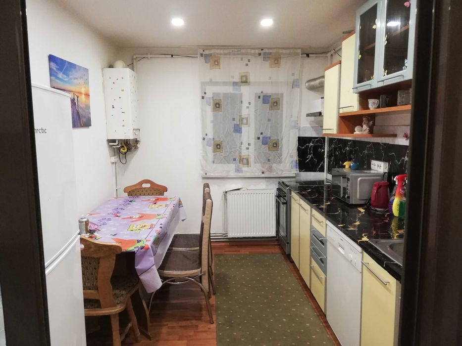 inchiriez apartament 2 camere decomandat