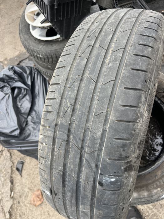 2 бр летни гуми 215 65 16 Hankook
