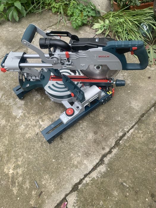 Bosch GCM 18V-216/2022г/безчеткова пендула /+ стойки