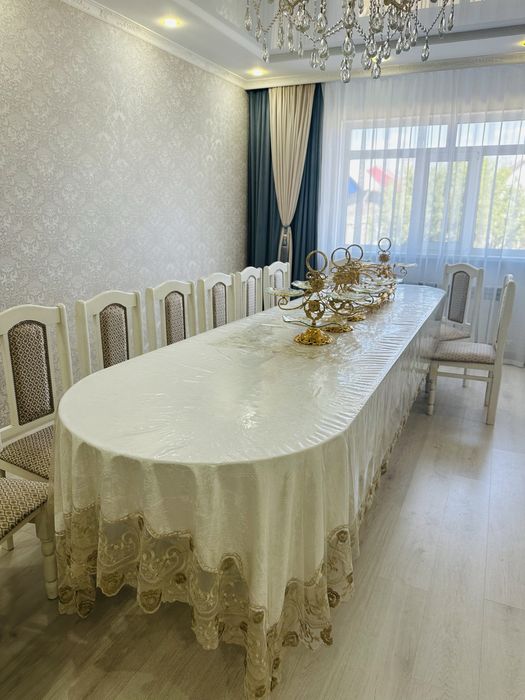 Продается стол со стульми